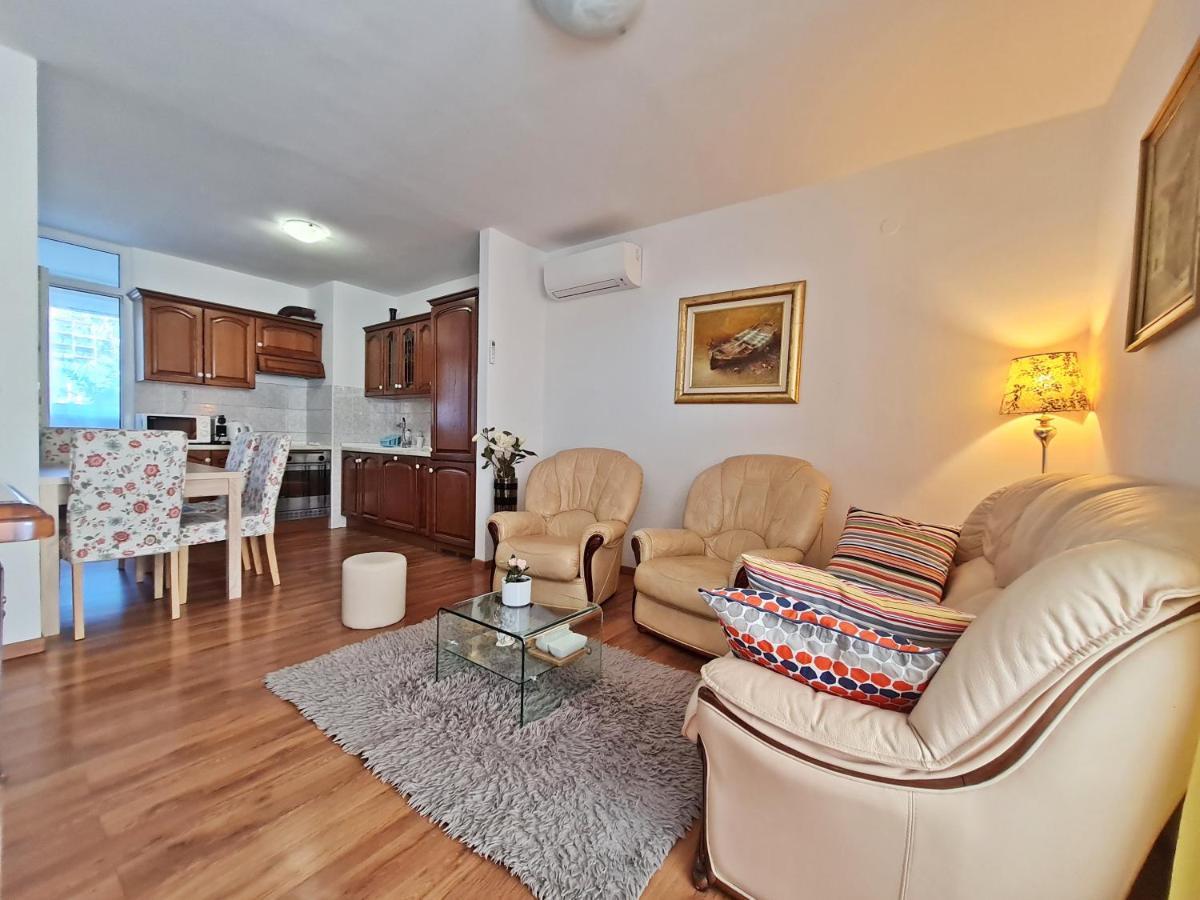 Nina Marie Ii Apartament *