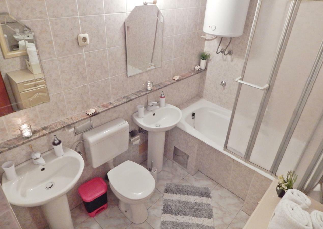 Apartament Nina Marie Ii *